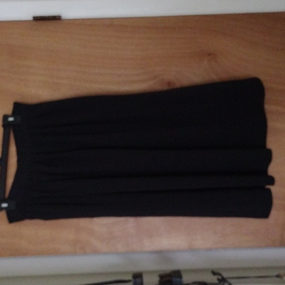 Carriage Court Vintage 1x black skirt with pockets!